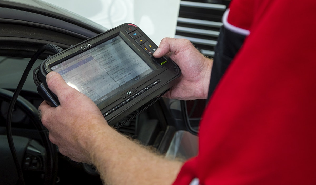 Langwarrin Mechanic Performing Car Service